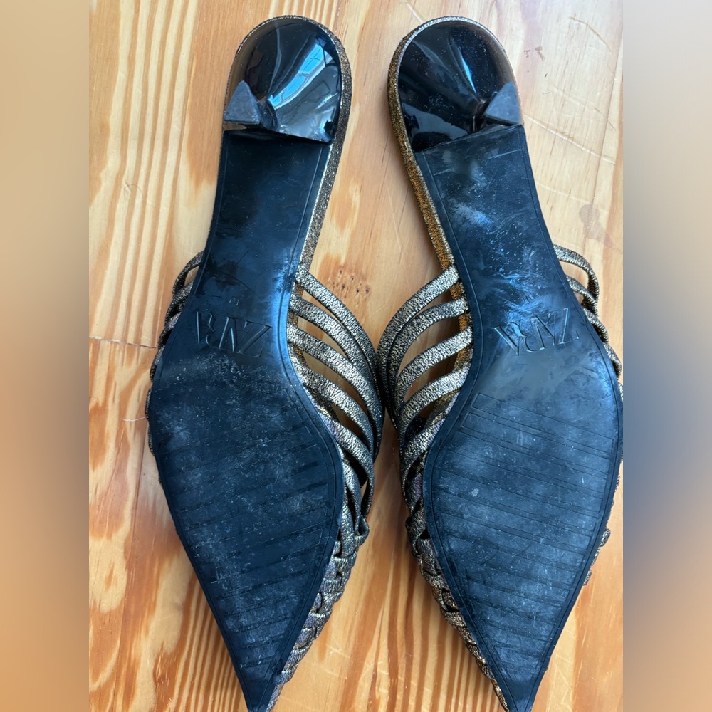 Gold shoes ZARA